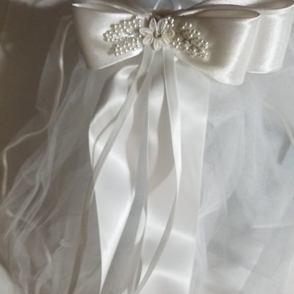 First Communion Flower Girl Veil attached to comb, flowers, pearls 22" long NIP - Picture 6 of 6